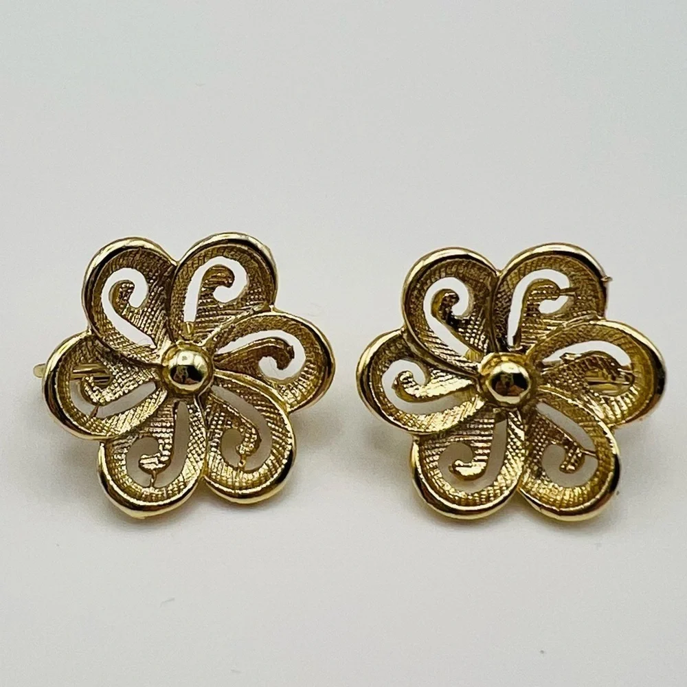 Vintage Gold Tone Filigree Flower Clip-On Earrings Retro Jewelry
